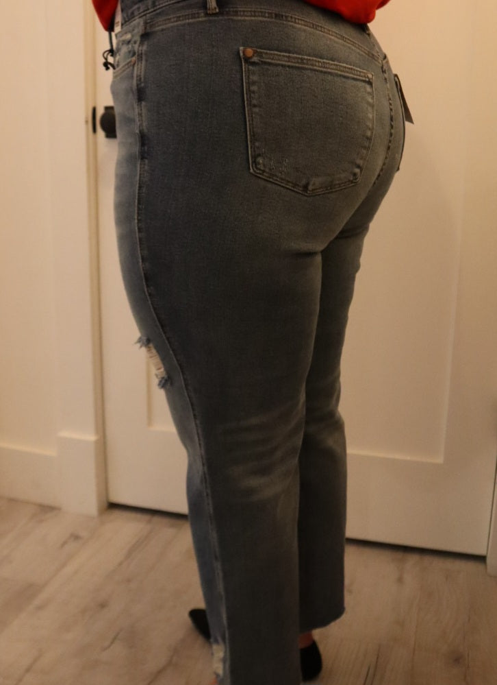 Judy Blue (Curvy) Rigid Magic Denim - Straight Leg