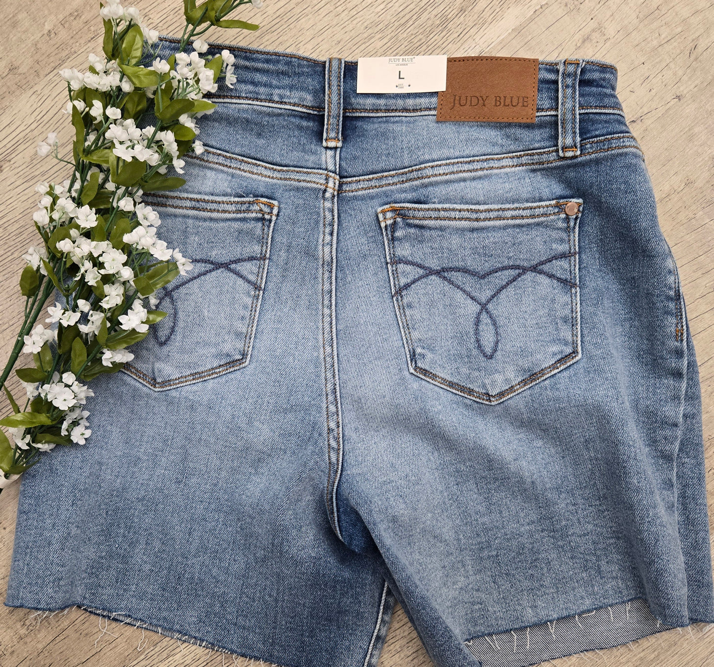 Judy Blue: Hi-Rise Cut Off Shorts